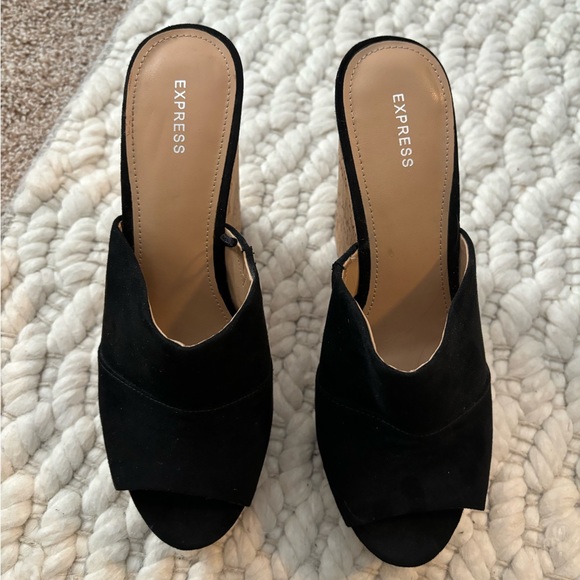 Women’s Express Cork Wedges Size 9 - Picture 2 of 4